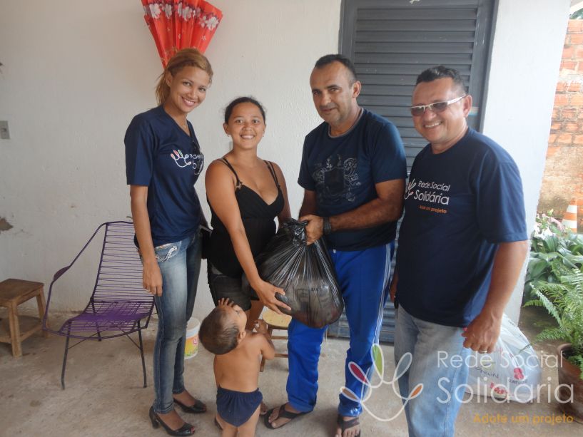 Entrega das cestas básicas do lançamento da Rede Social Solidária