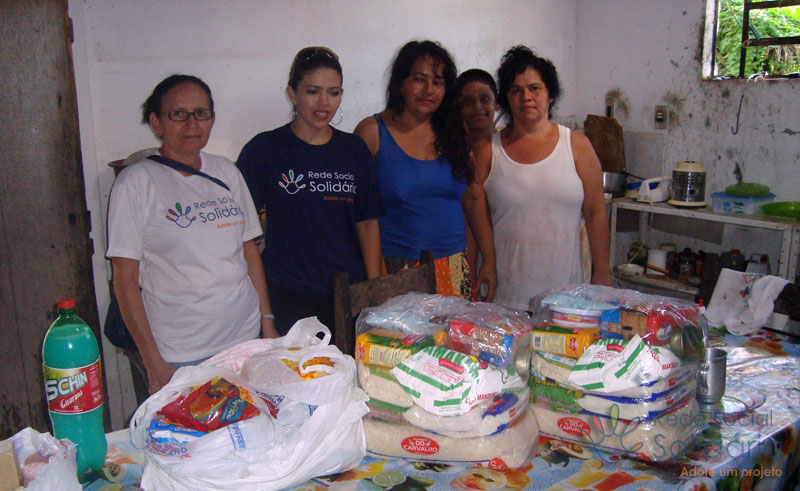 Doação de alimentos na Semana Santa para família em Altos-PI