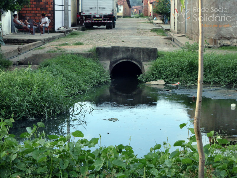 Moradores da Vila Pantanal sofrem com situação precária da rua “A”.