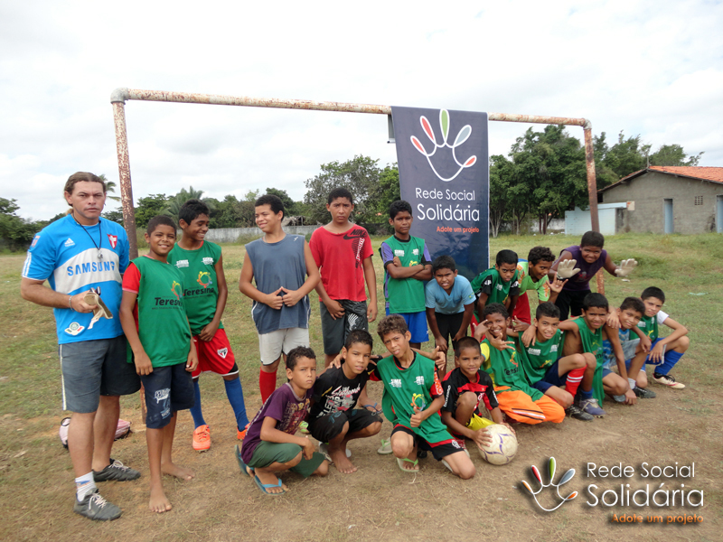 Iniciativa afasta crianças e adolescentes das ruas com o esporte