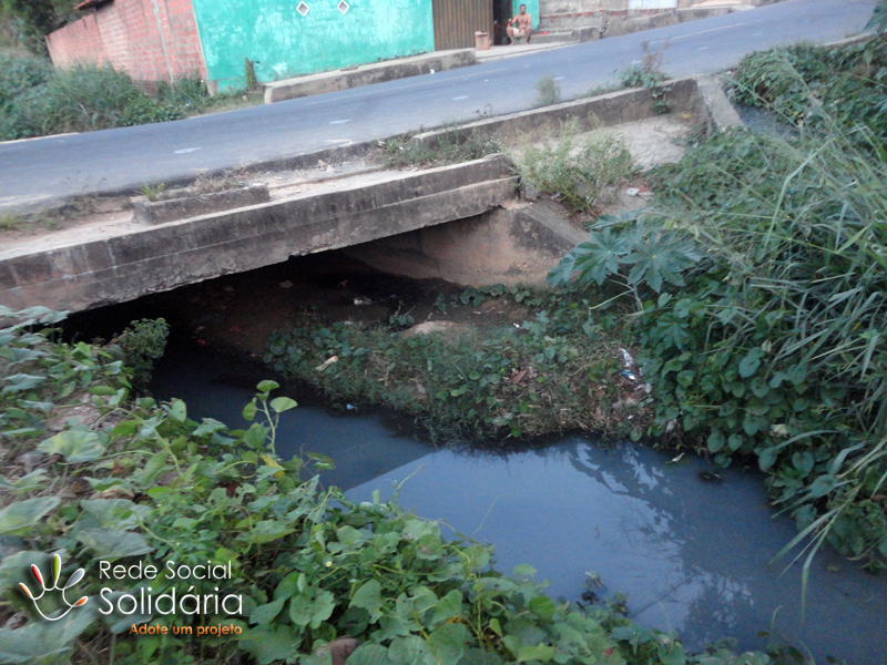 “Grota” de esgoto é risco para população do Bairro Planalto Bela Vista