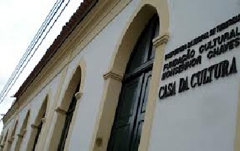 Casa da Cultura reúne telas em exposição