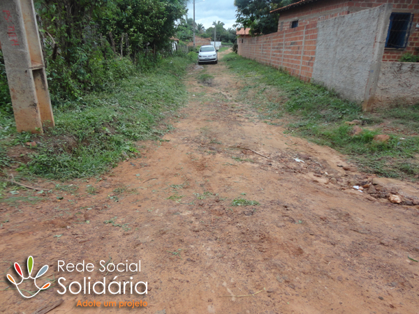 Moradores sofrem com falta de asfalto no bairro