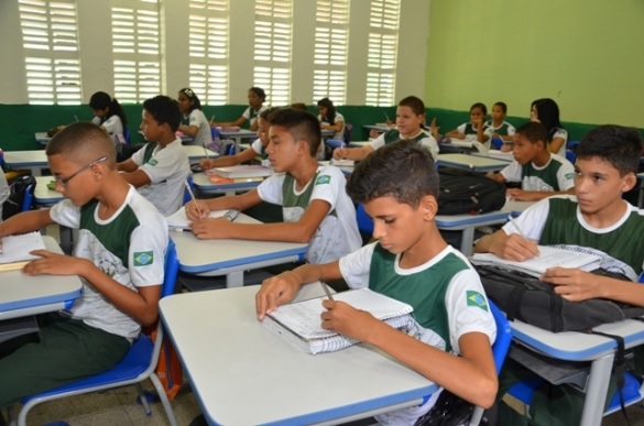 Governo universaliza escolas públicas em 100% dos municípios