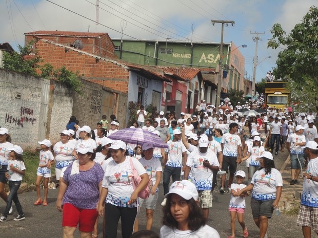 Caminhada pela paz e evangelização reúne mais de 5 mil fiéis em Teresina