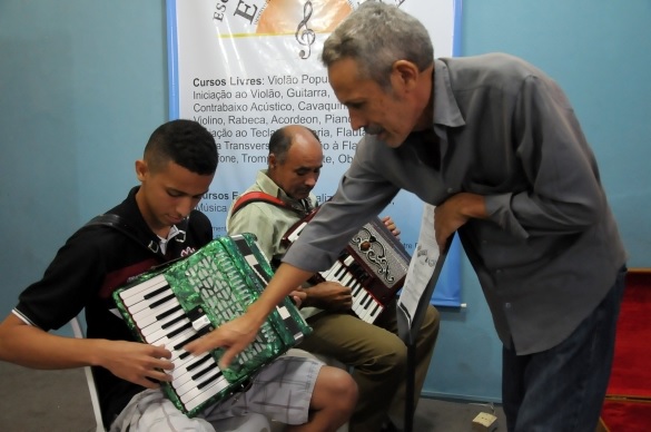 Escola de Música comemora 32 anos com II Festival de Baixo