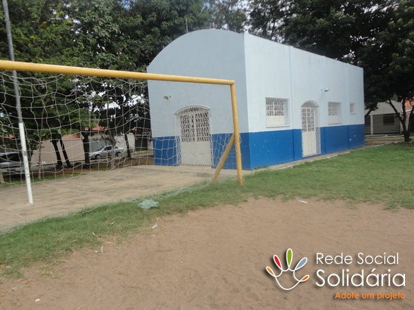 Moradores pedem a construção de praça adequada para o lazer e a Igreja