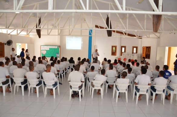Educação de Jovens e Adultos chega aos internos da Comunidade Fazenda da Paz