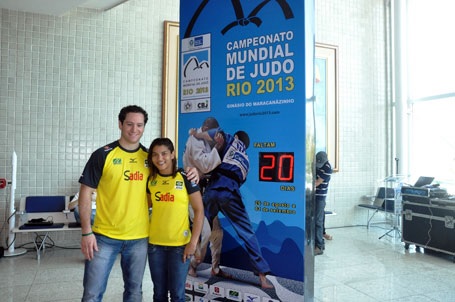 Sarah Menezes inaugura contagem regressiva do Mundial de Judô no Rio