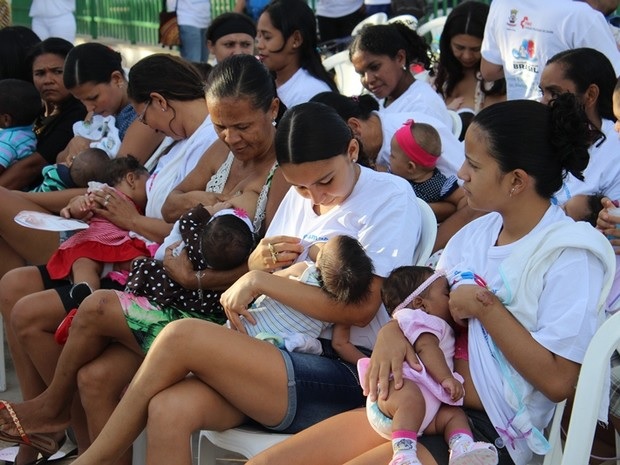 Mães se reúnem para participar de ‘mamaço’ em Parque de Teresina