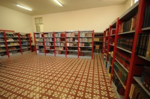 Biblioteca Cromwell de Carvalho oferece troca de livros e sala de estudo em grupos